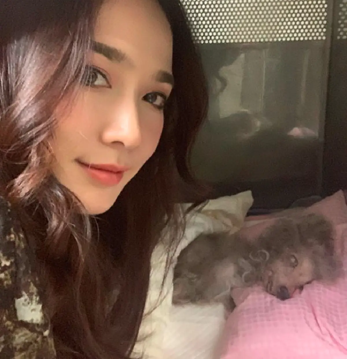 ครึ่งชีวิตของกันและกัน! "อั้ม พัชราภา” สูญเสียน้องหมาที่อยู่ด้วยกันมากว่า 20 ปี