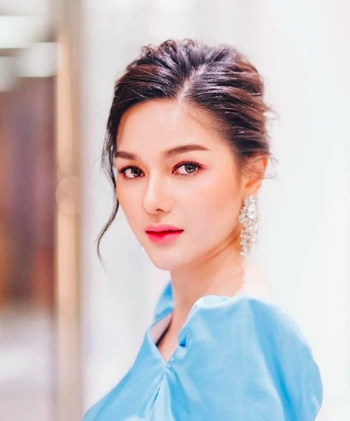 แยกแทบไม่ออก!! “ดิว-กวาง” สวย แซ่บ เป๊ะราวฝาแฝด