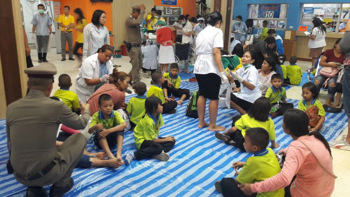 เกือบไป! รถบัสนร.หวิดตกเหวลึกบาดเจ็บ 31 ราย