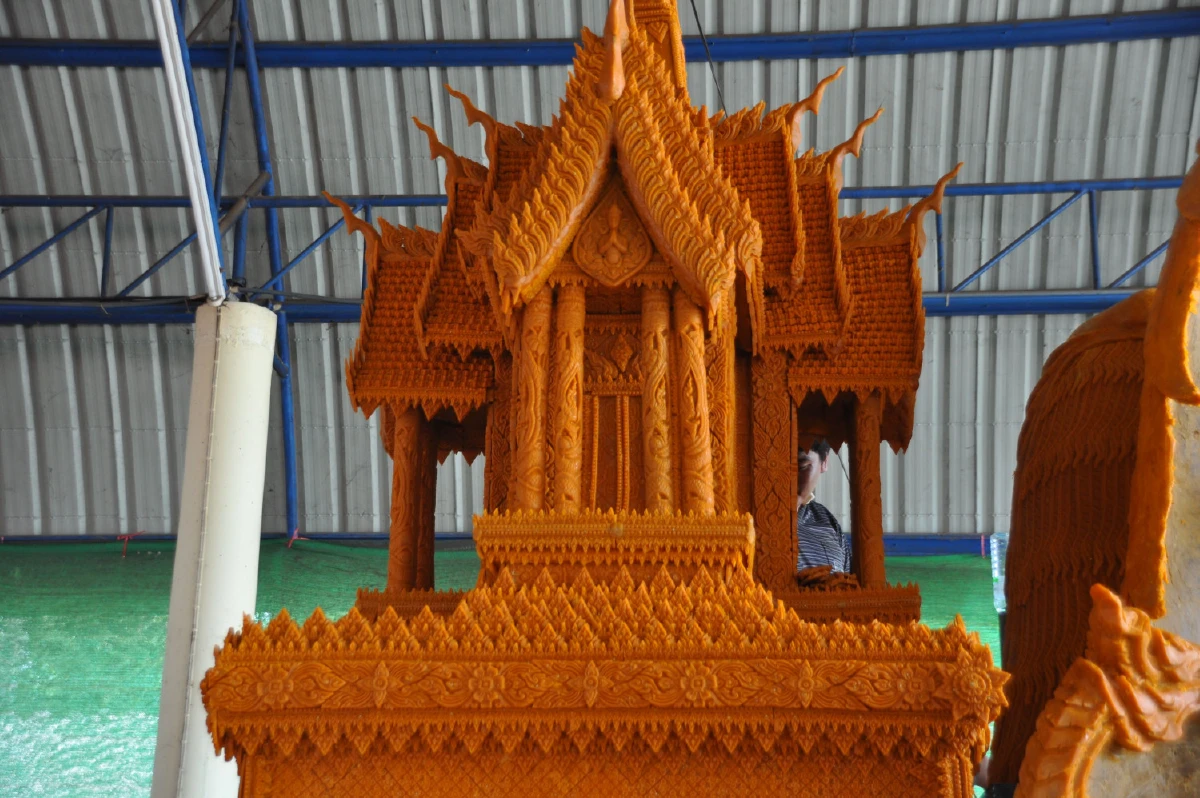 วัดนอกโชคชัยประกาศกระชากแชมป์แกะเทียนพรรษากลับคืนในปีนี้