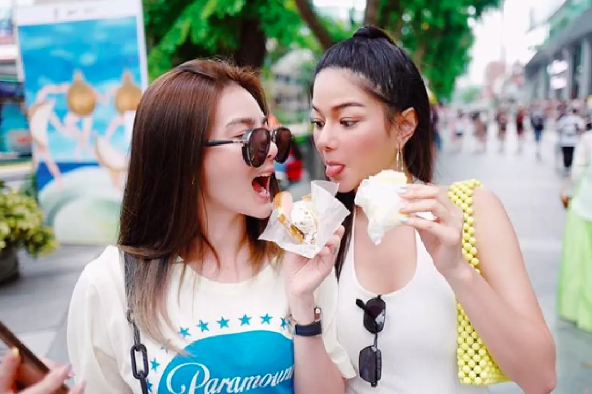แยกแทบไม่ออก!! “ดิว-กวาง” สวย แซ่บ เป๊ะราวฝาแฝด