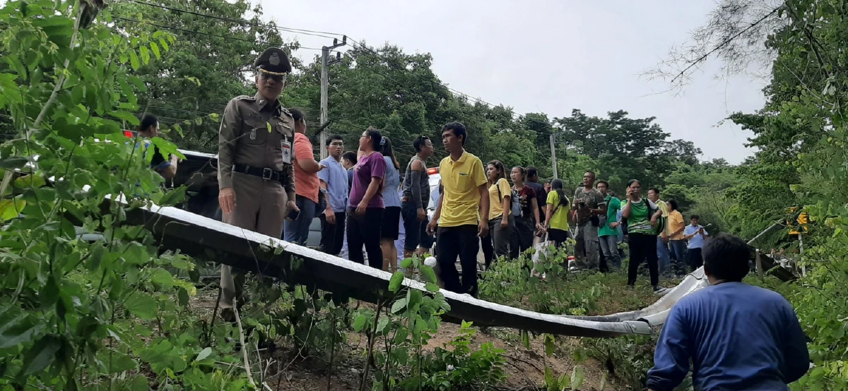 เกือบไป! รถบัสนร.หวิดตกเหวลึกบาดเจ็บ 31 ราย