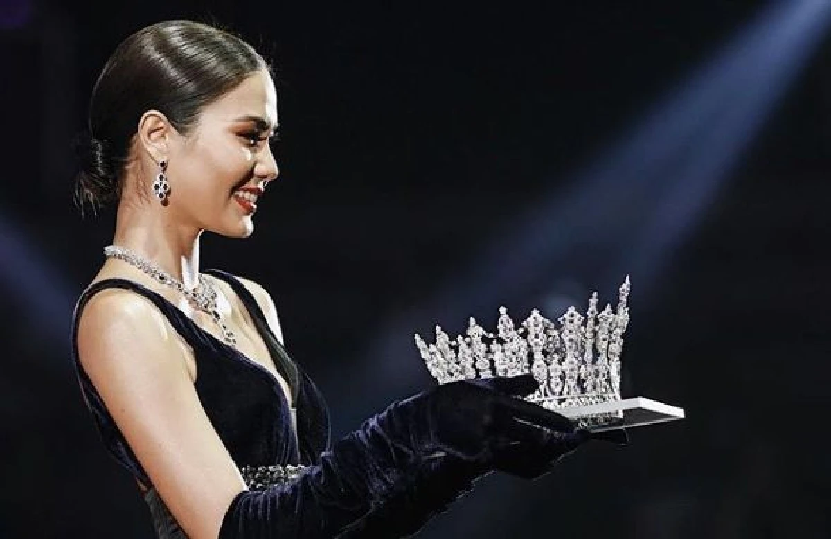 อยากส่งไปจักรวาลอีก! น้ำตาล ชลิตา สวยสง่าเปิดตัวมงกุฎ #MUT2019 สุดอลังการ