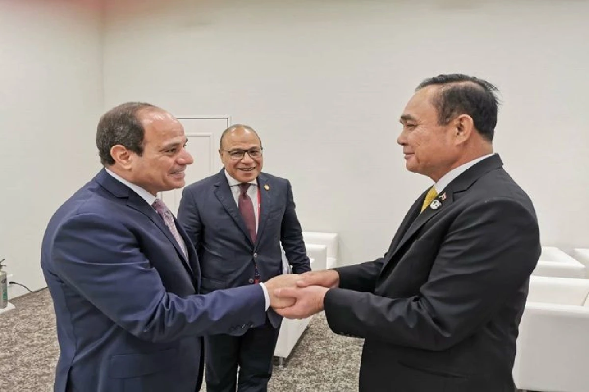 ชมภาพ "บิ๊กตู่"กระทบไหล่ผู้นำระดับโลกบนเวที G20