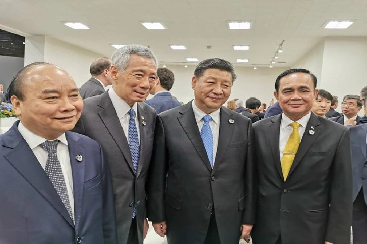 ชมภาพ "บิ๊กตู่"กระทบไหล่ผู้นำระดับโลกบนเวที G20