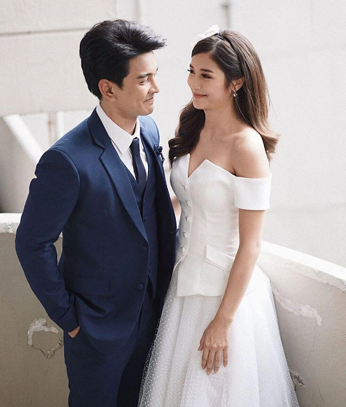 โดนแซวทั้งวงการ! กัน นภัทร ควงแฟนสาว มารี เบรินเนอร์ ออกงานโอบเอวกันแน่น