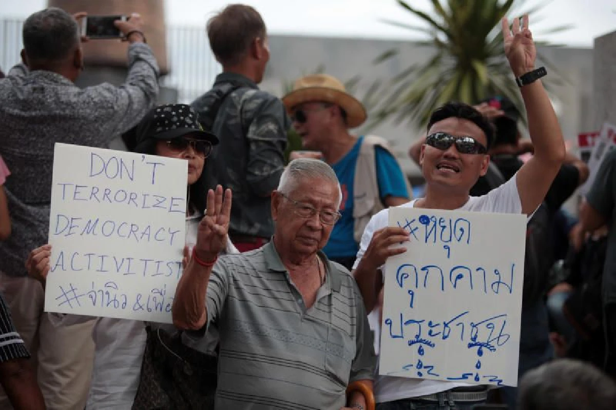 กลุ่มเคลื่อนไหวปชต.จัดกิจกรรม'เซฟจ่านิว'จตุพรไล่บี้'บิ๊กตู่-บิ๊กป้อม'รับผิดชอบ