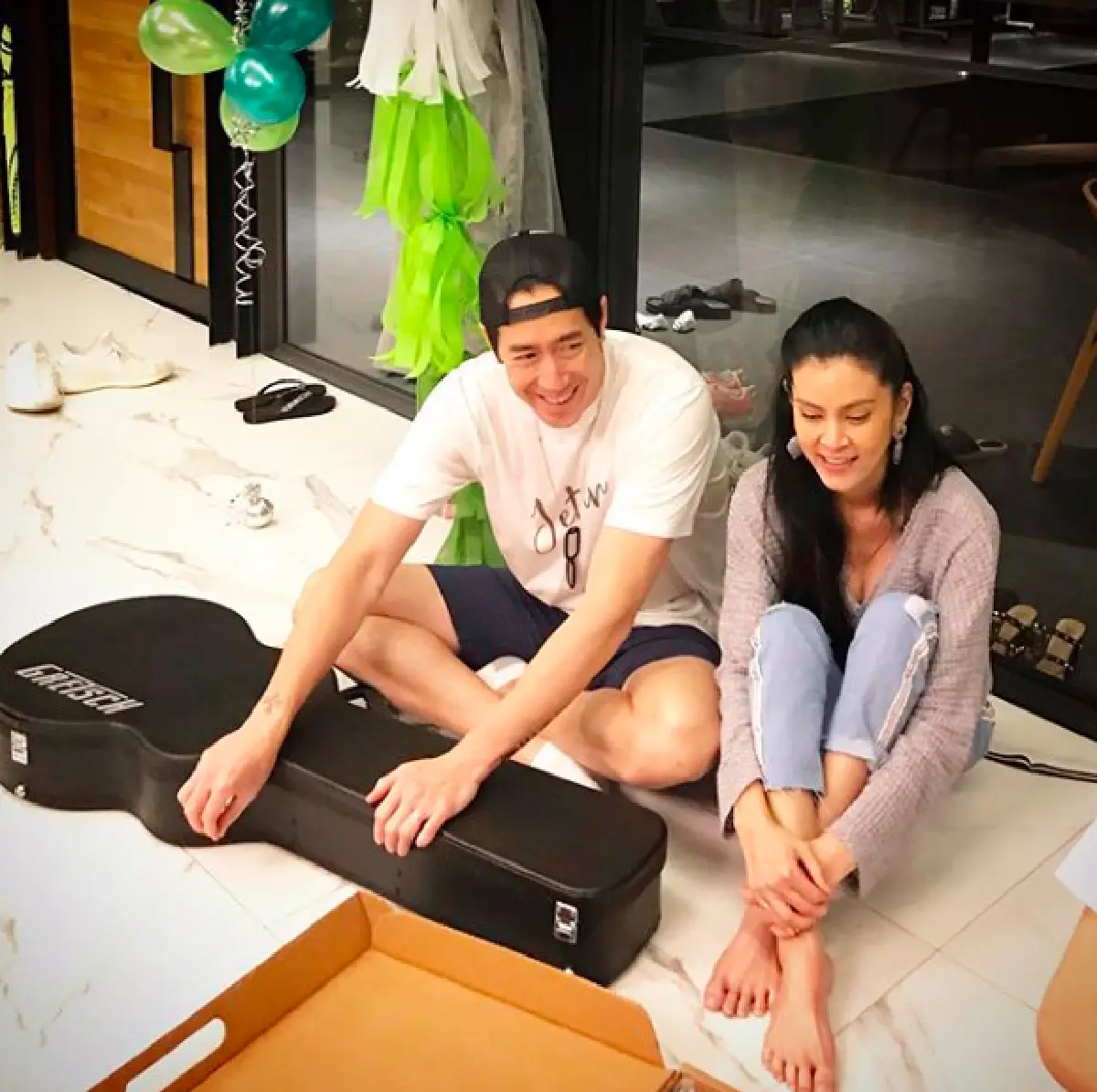 เปิดของขวัญ “พ่อเจ-แม่ปิ่น” มอบให้ “น้องเจ้านาย" อายุครบ 18 ปี