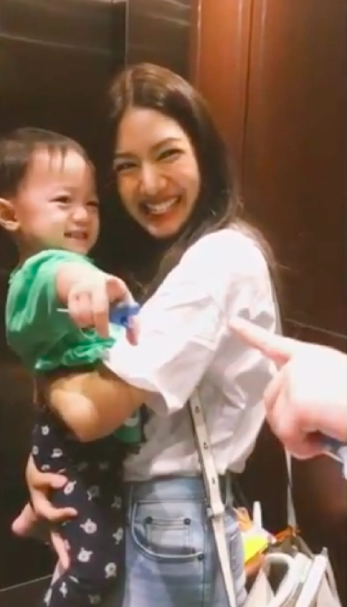 ขยับเป็นอ้อน! “น้องพายุ” น่ารักเก่งขนาดนี้จะไม่ให้สาวๆ หลงได้ยังไง