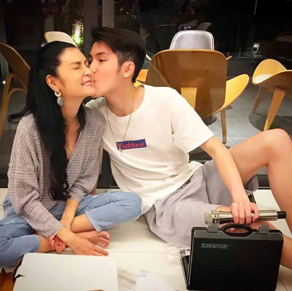 เปิดของขวัญ “พ่อเจ-แม่ปิ่น” มอบให้ “น้องเจ้านาย" อายุครบ 18 ปี