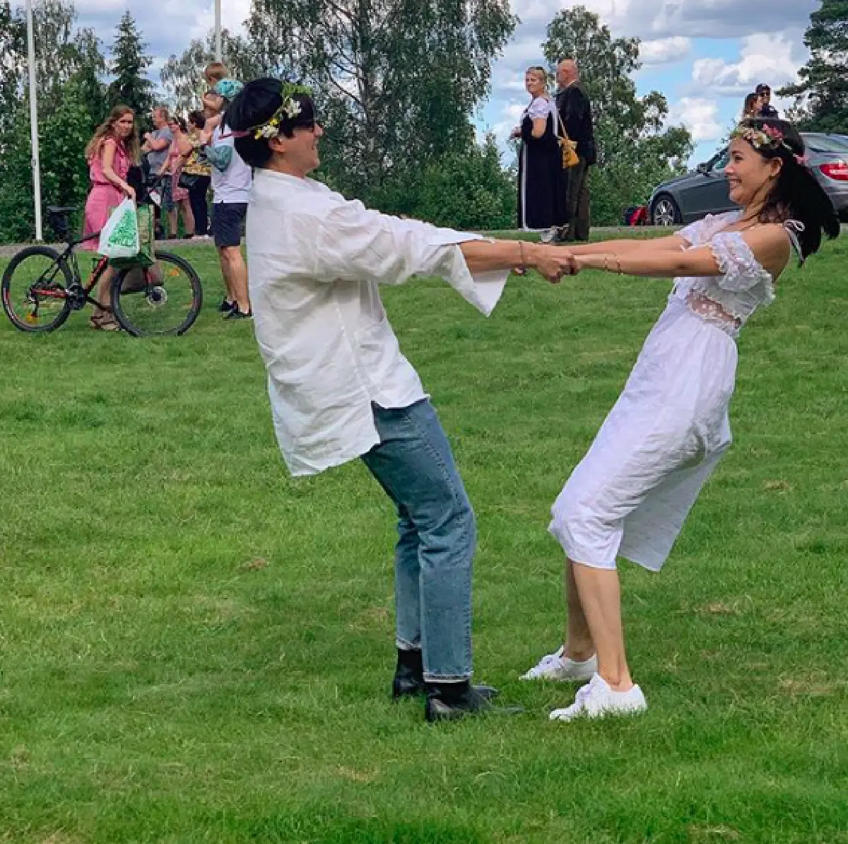ทริปดีต่อใจ "ณเดชน์-ญาญ่า” น่ารักมุ้งมิ้งยืนกุมมือ สวีตต่อหน้าแม่ๆ