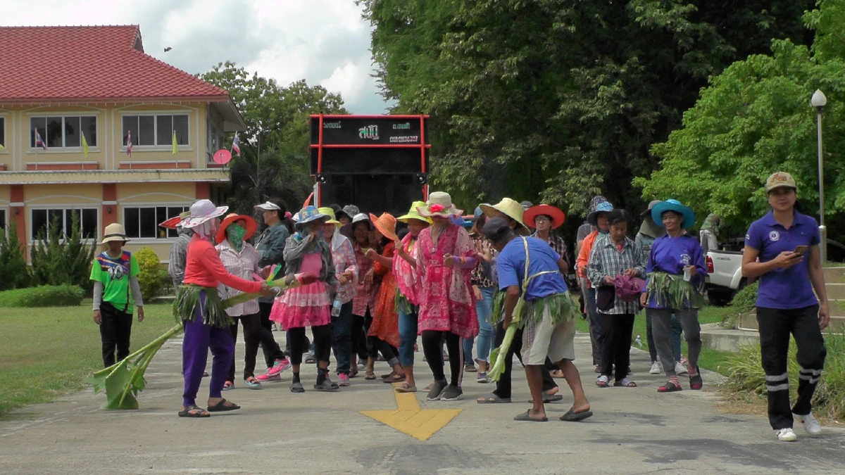 นิมนต์พระร่ายมนต์สวดคาถาปลาช่อนให้ฝนตกตามความเชื่อโบราณ