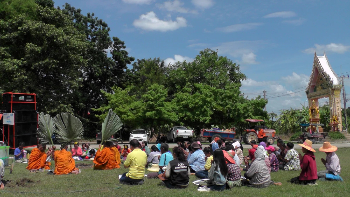 นิมนต์พระร่ายมนต์สวดคาถาปลาช่อนให้ฝนตกตามความเชื่อโบราณ