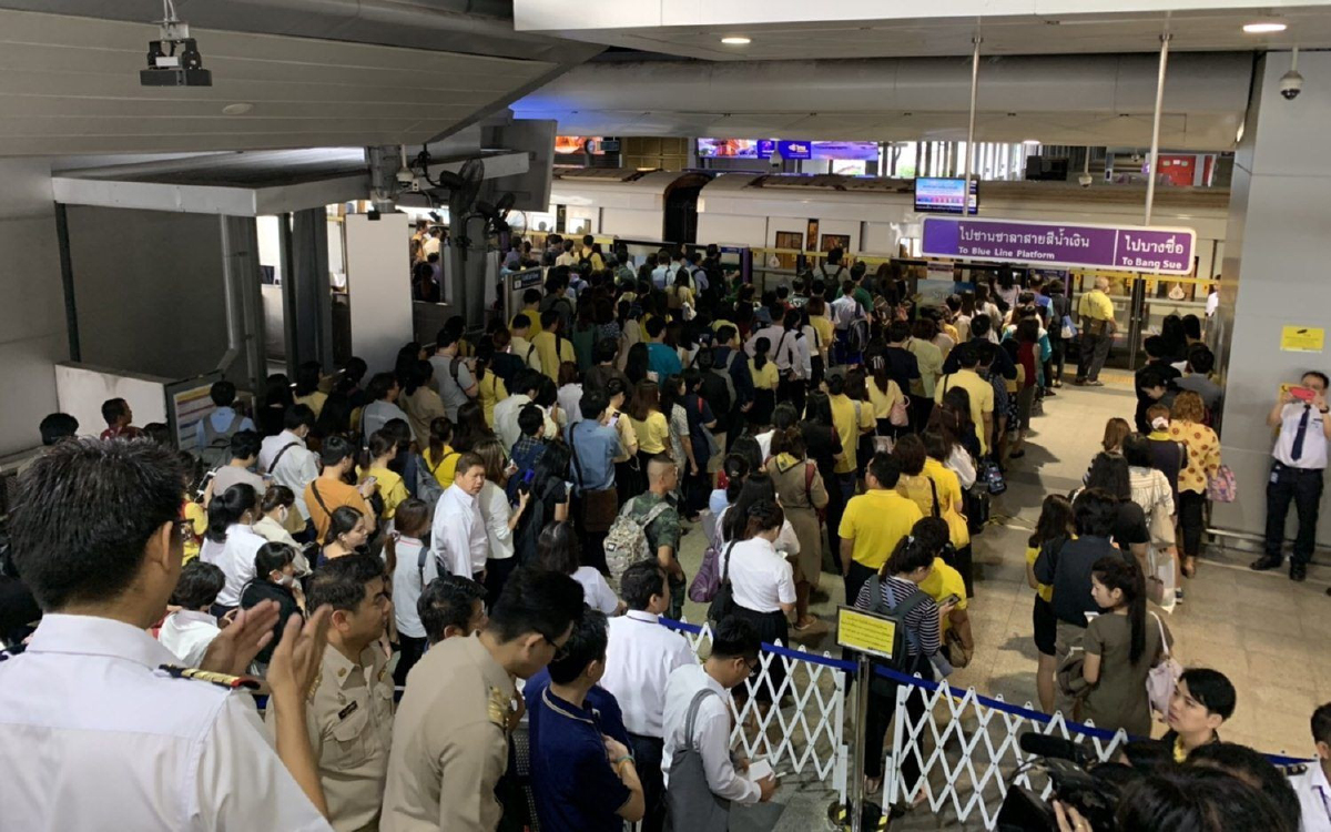 แก้ด่วน!!! คมนาคมสั่งเพิ่มความถี่รถไฟฟ้าสีม่วง-น้ำเงิน แก้จุดแออัดสถานีเตาปูน แก้ด่วน!!! คมนาคมสั่งเพิ่มความถี่รถไฟฟ้าสีม่วง-น้ำเงิน แก้จุดแออัดสถานีเตาปูน