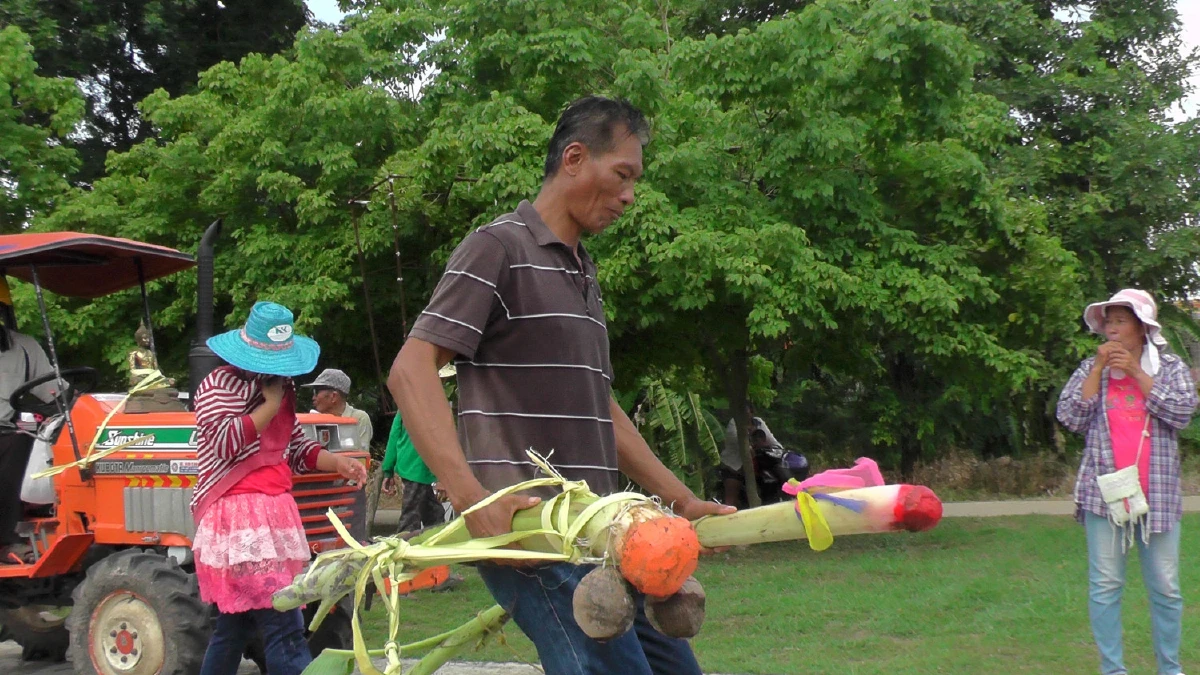 นิมนต์พระร่ายมนต์สวดคาถาปลาช่อนให้ฝนตกตามความเชื่อโบราณ