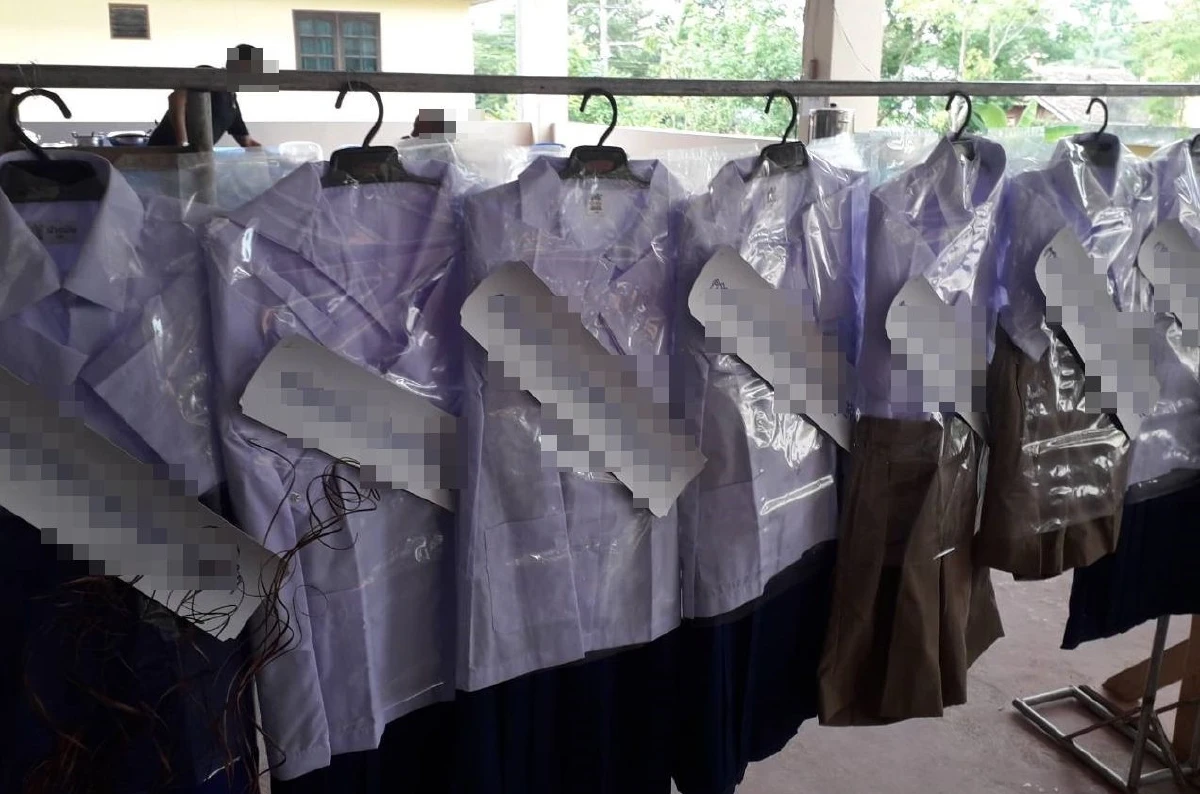 พวงหรีด "ชุดนักเรียน" ใช้แทนดอกไม้สด แนวคิดใหม่ได้ทั้งบุญแถมช่วยสังคม