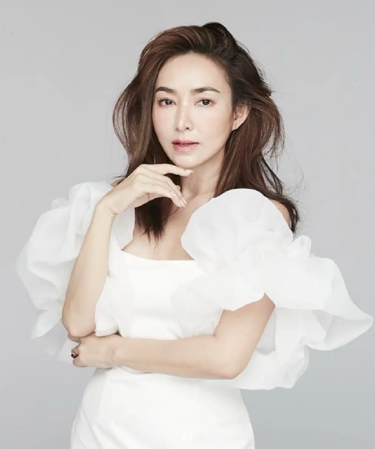 แยกไม่ออกแล้ว “ต้อม ณหทัย” หน้าสวยอมตะ หลายเสียงการันตีลุคนี้คล้าย “เบลล่า ราณี”