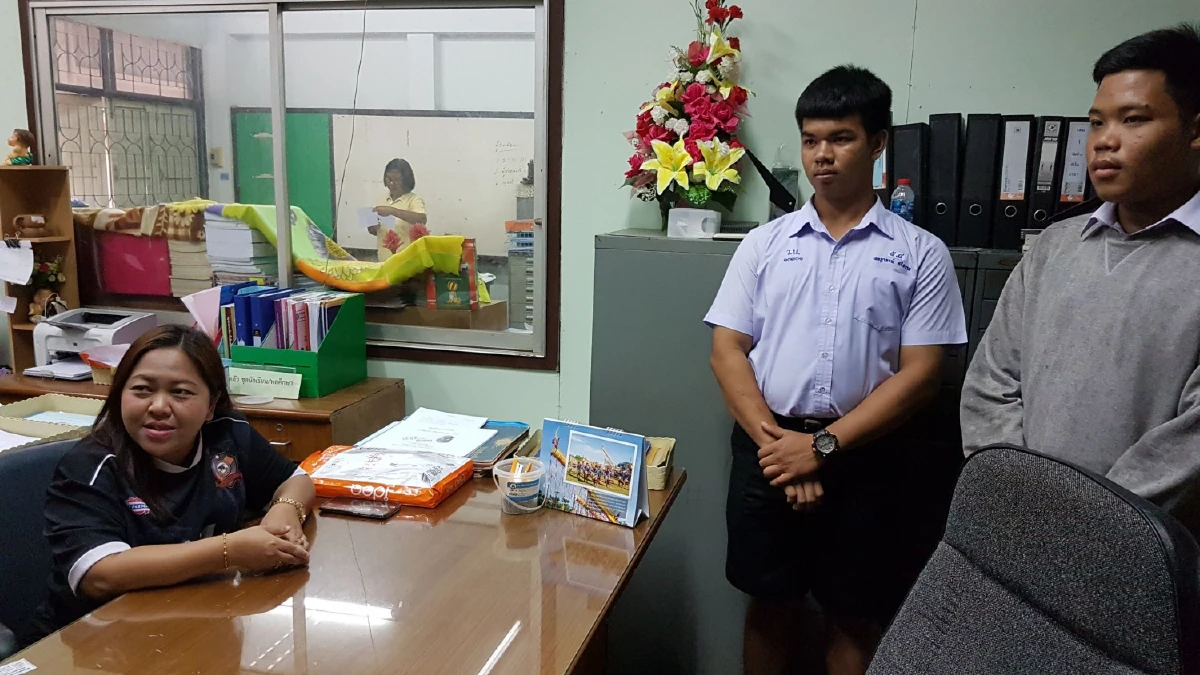 กระหึ่ม! นร.พิษณุโลกขับรถอีโก้งขอยืมพ่อมาพาเพื่อนไปโรงเรียน