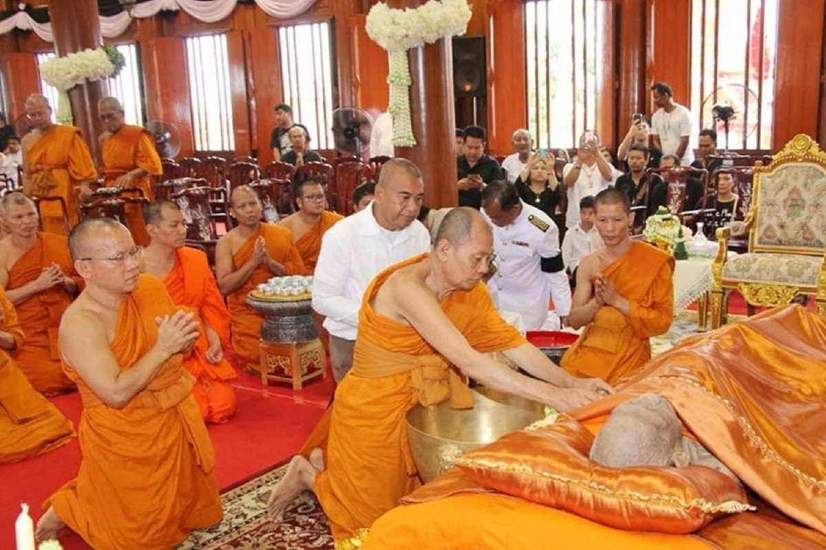 พระราชทานน้ำหลวงสรงศพหลวงพ่อเพิ่มเกจิดังเมืองกรุงเก่า พระราชทานน้ำหลวงสรงศพหลวงพ่อเพิ่มเกจิดังเมืองกรุงเก่า