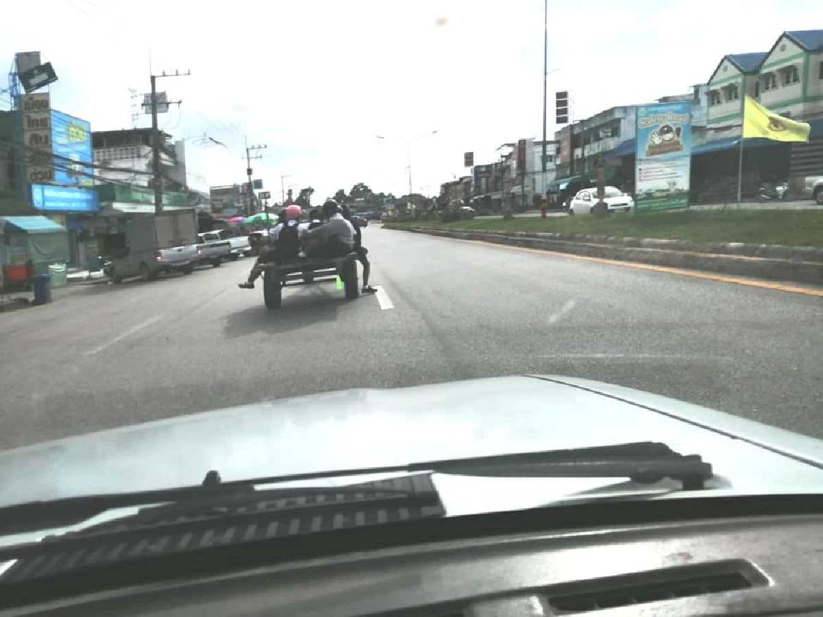 กระหึ่ม! นร.พิษณุโลกขับรถอีโก้งขอยืมพ่อมาพาเพื่อนไปโรงเรียน