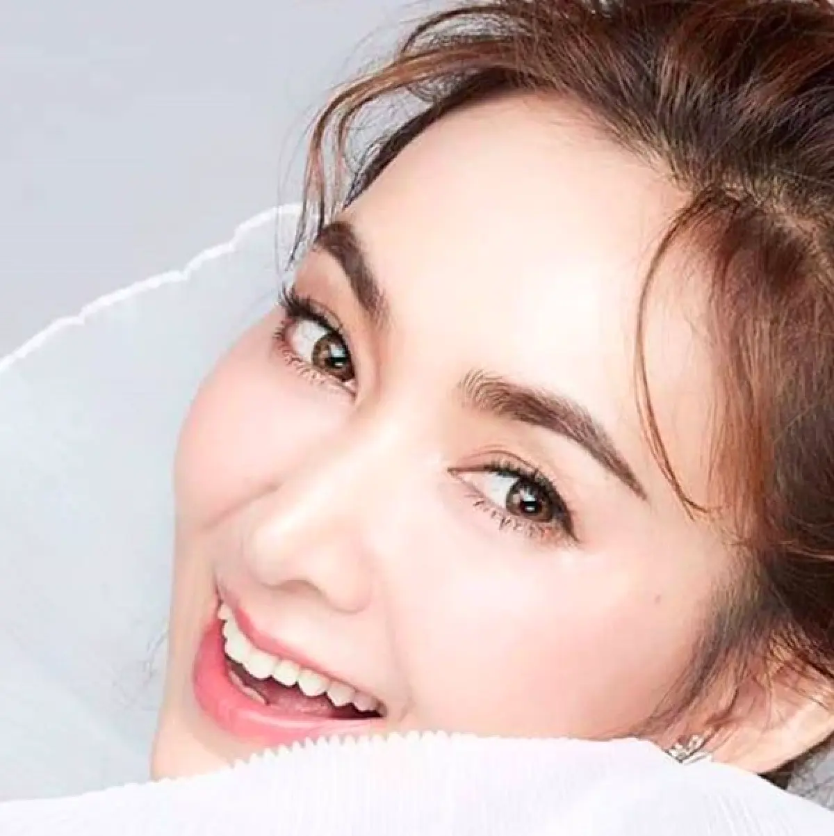 แยกไม่ออกแล้ว “ต้อม ณหทัย” หน้าสวยอมตะ หลายเสียงการันตีลุคนี้คล้าย “เบลล่า ราณี”