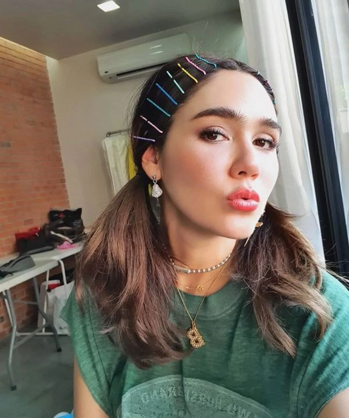 “ชมพู่ อารยา” กับการติดกิ๊บยังไงให้โลกจำ! มีเท่าไหร่ใส่มาหมดสมกับเป็นแฟชั่นนิสต้า