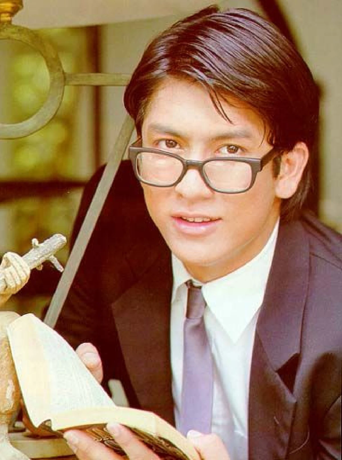 ส่องพัฒนาการความหล่อ "ติ๊ก เจษฎาภรณ์” เจ้าของฉายา “พระเอกแวมไพร์” หน้าไม่เปลี่ยนไปเลย