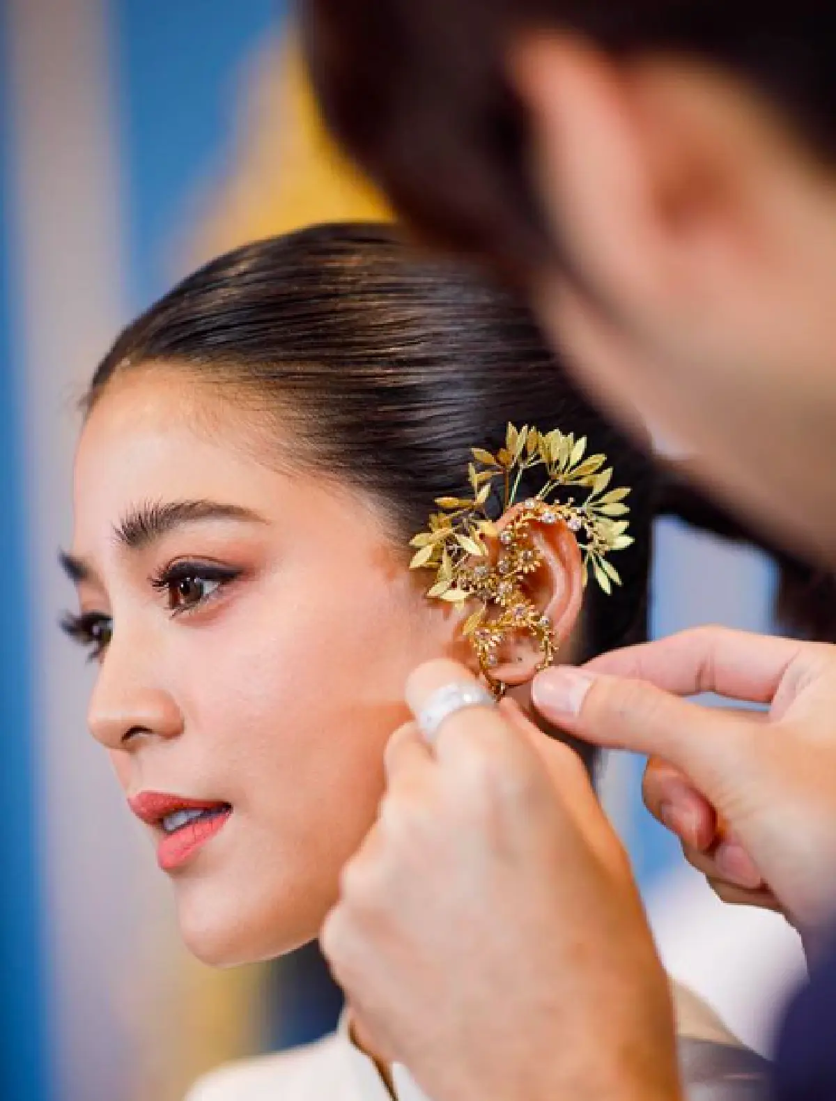 ส่องดีเทลชุดพิธีงานช่วงเช้า-แถลงข่าว “สายป่าน-วุฒิ” สวยหล่อสง่ามงามมากๆ