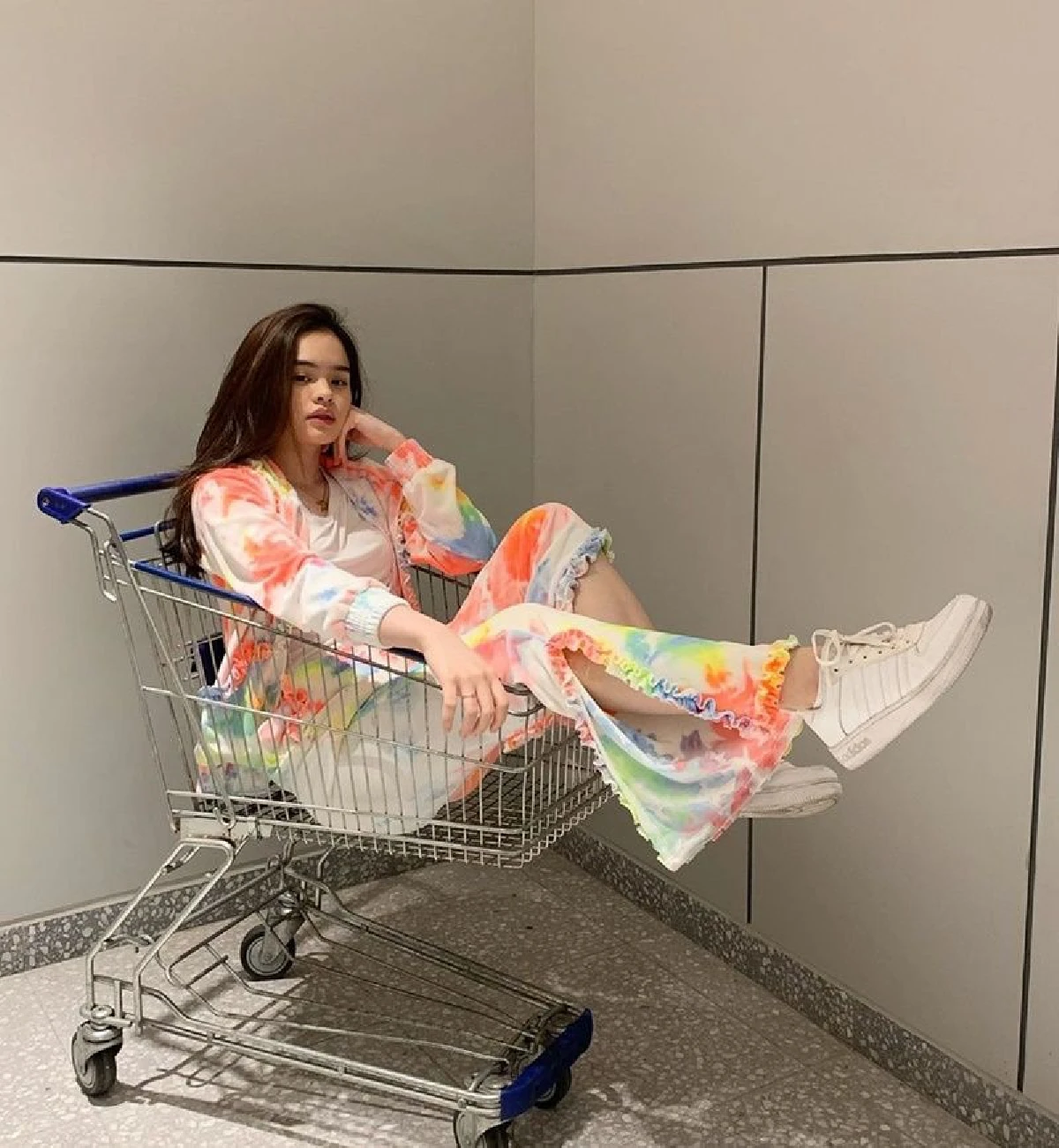 นึกว่านางแบบ! 10 ภาพ น้องแอลลี่ ยิ่งโตยิ่งสวยมาก..โพสท่าไหนก็เป๊ะปังทุกมุม