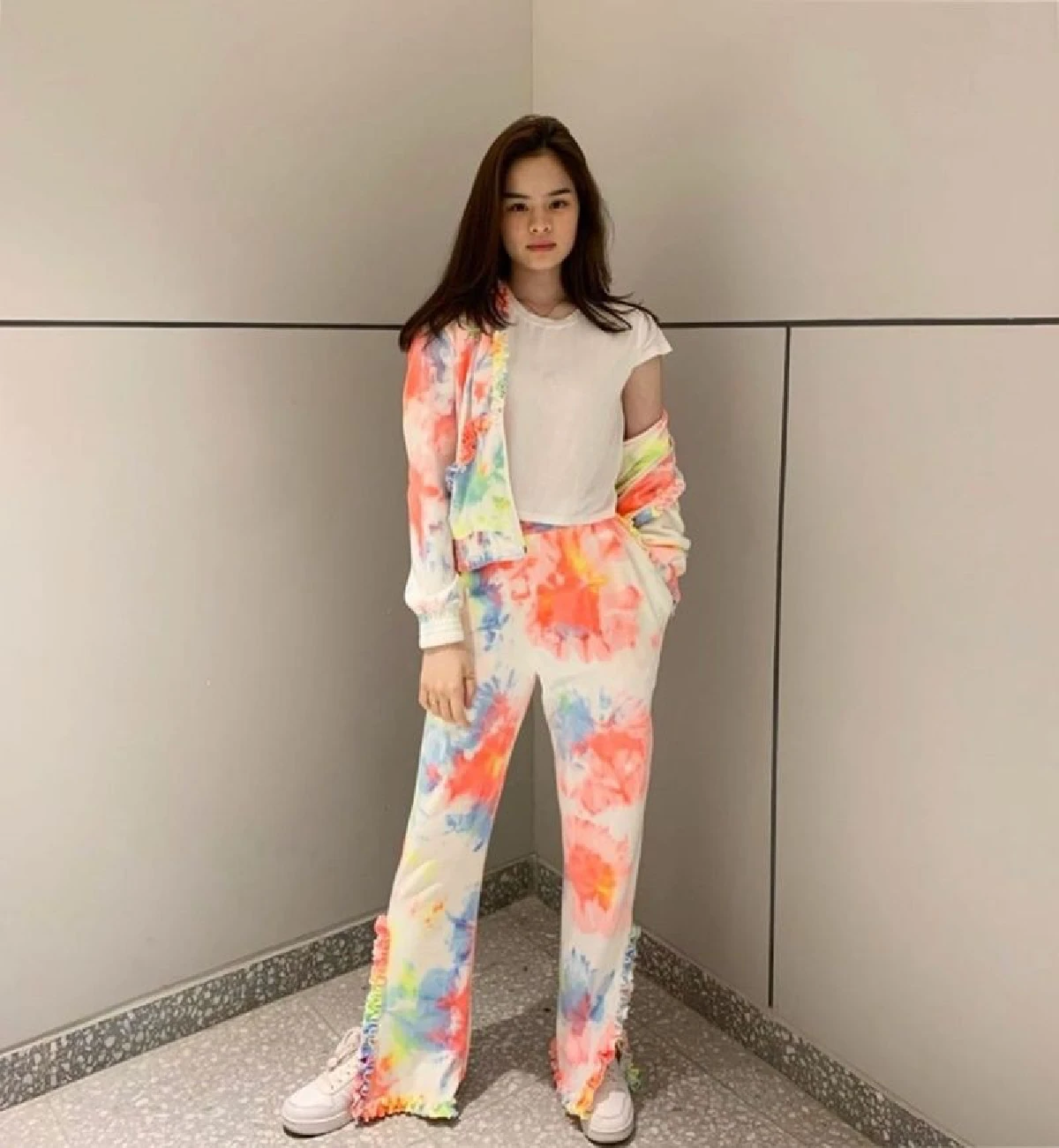 นึกว่านางแบบ! 10 ภาพ น้องแอลลี่ ยิ่งโตยิ่งสวยมาก..โพสท่าไหนก็เป๊ะปังทุกมุม