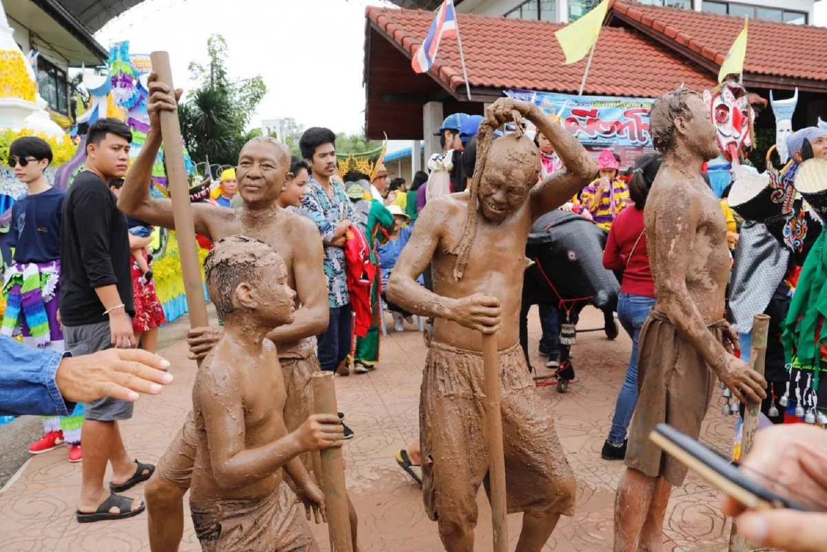 4 ชาติส่งทีมหน้ากากร่วมโชว์ความอลังการงานผีตาโขนเมืองเลย