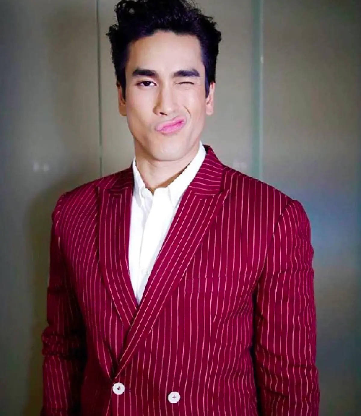กับแม่ยังน่ารักขนาดนี้! "ณเดชน์” ซื้อชุดเดรสแบรนด์หรู เซอร์ไพรส์ "แม่แก้ว"