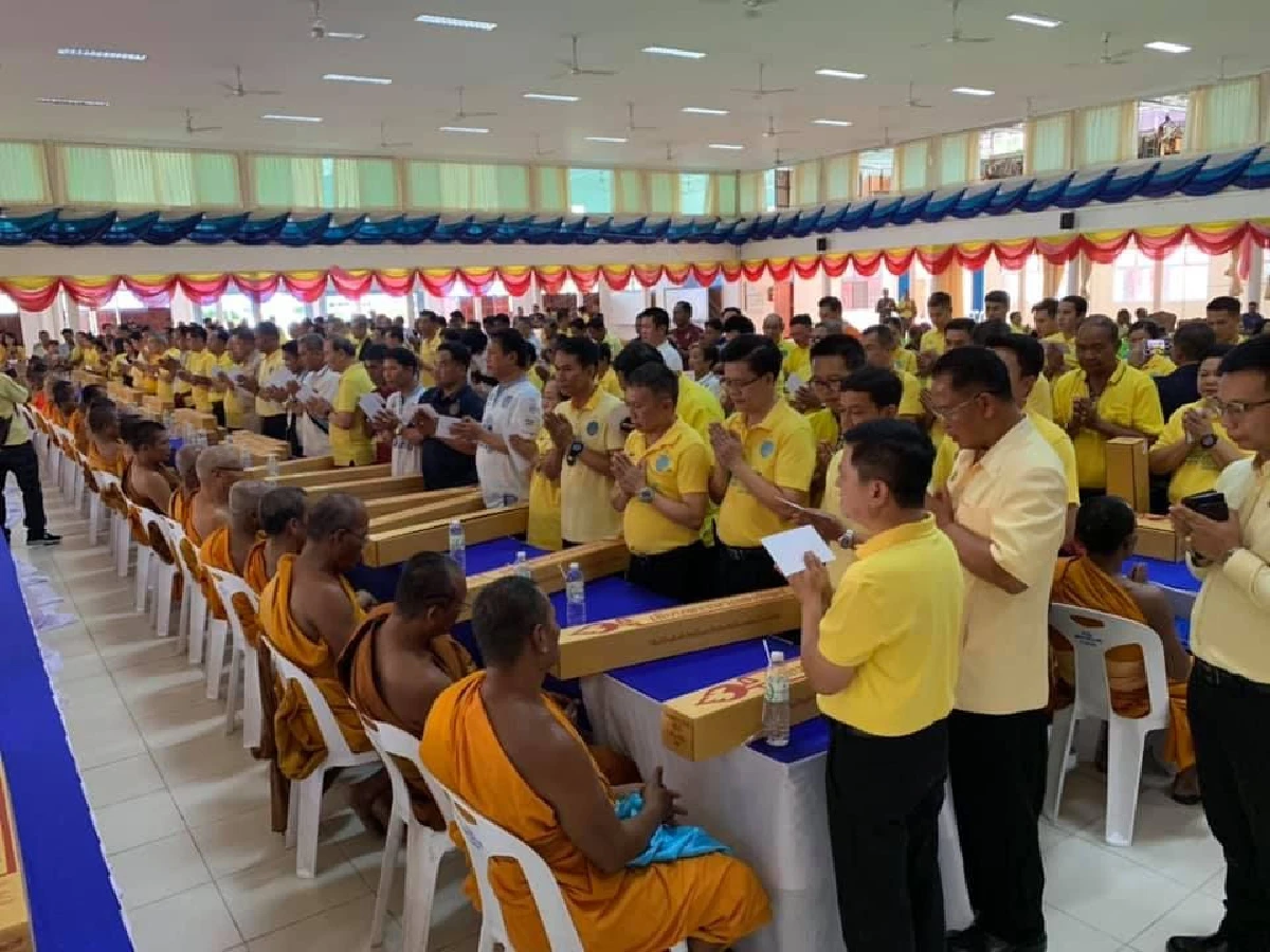 “อนุทิน”นำทีม ส.ส.บุรีรัมย์ ถวายเทียนพรรษาวัดกลาง