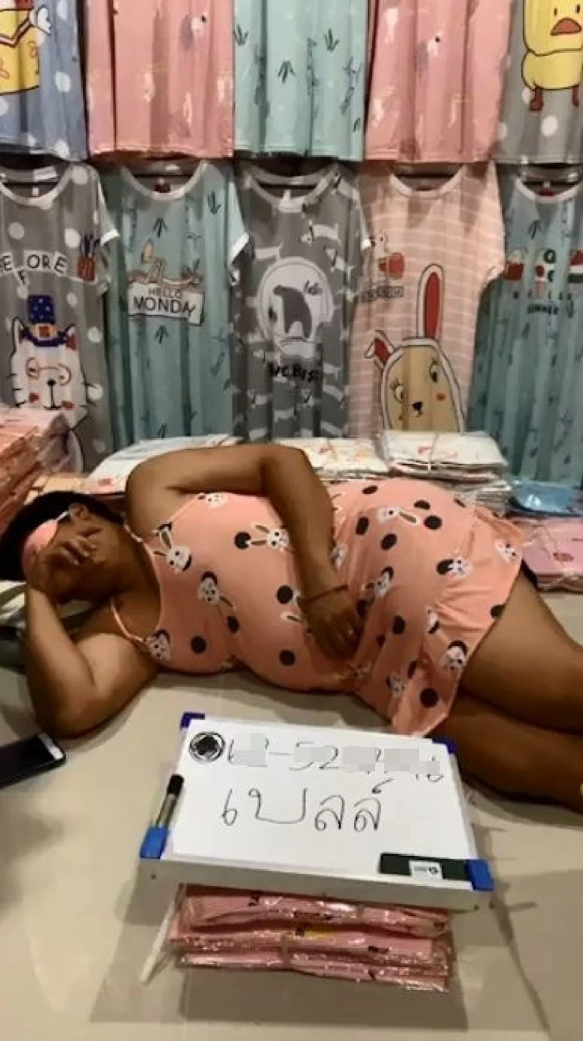 สนใจซื้อโทรปลุกด้วย! มิติใหม่พ่อค้าหลับโชว์ไลฟ์สดขายชุดนอน รีวิวใส่แล้วหลับสบายจริง