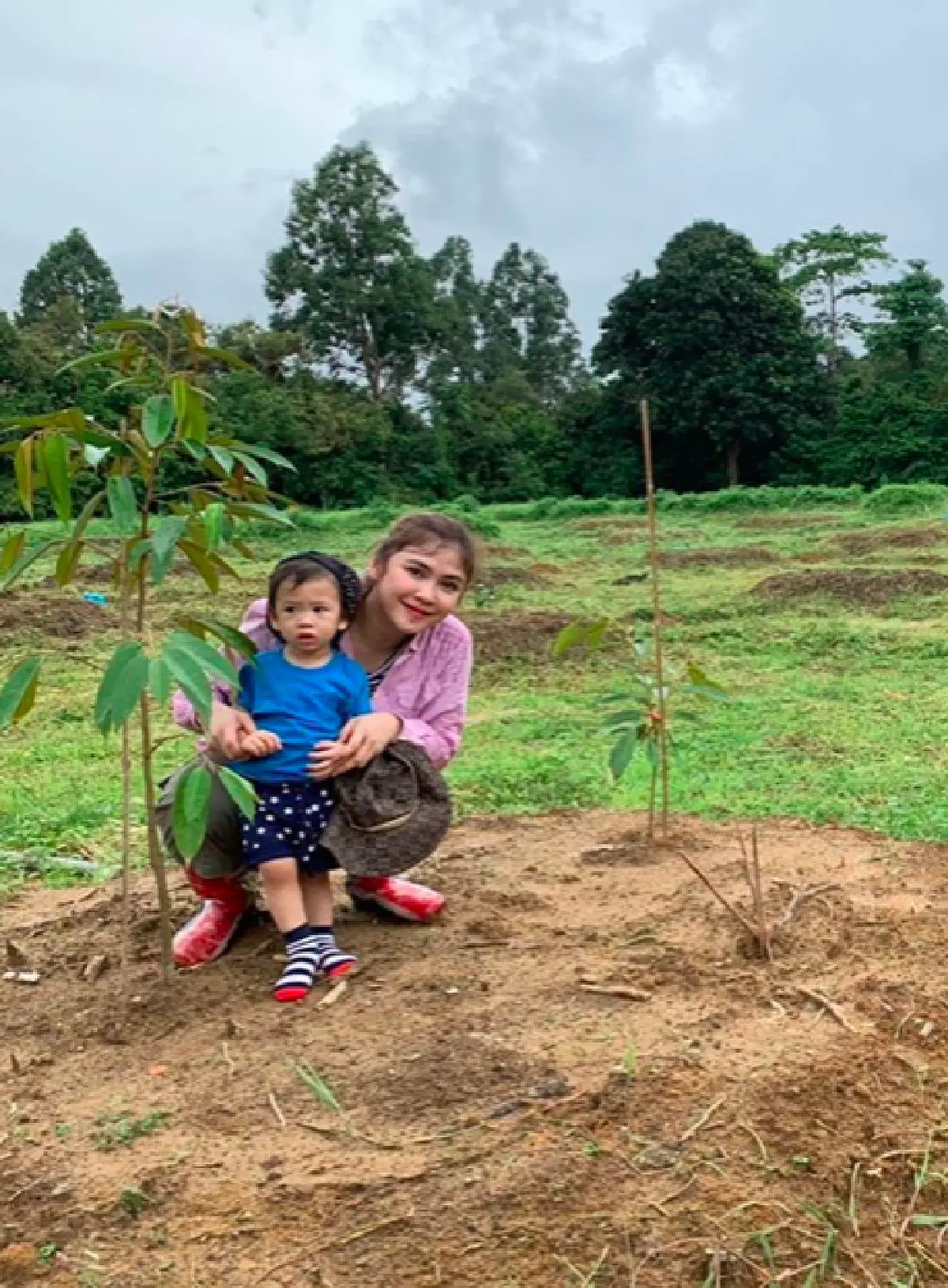เรียบง่ายสุดๆ “แม่แอน” สร้างอาณาจักรบ้านสวน ปลูกต้นทุเรียนเท่าอายุ "น้องโพธิ์”