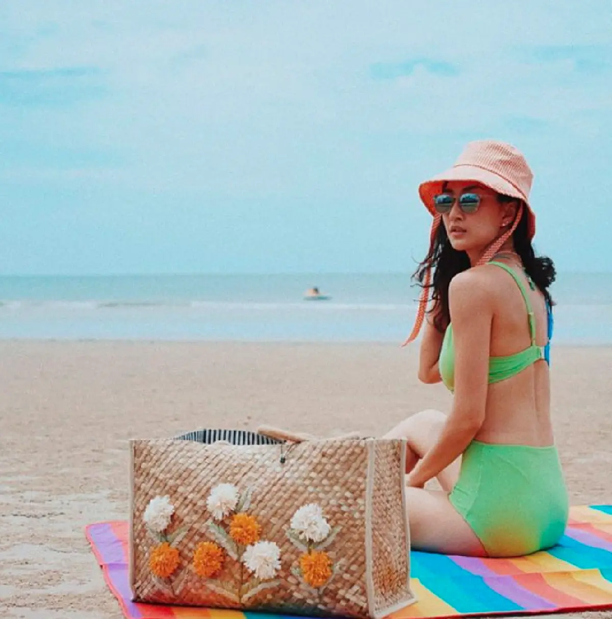 “แพนเค้ก” อวดความเป๊ะในชุดว่ายน้ำทูพีซสีสดใส  สวยหุ่นดีสมตำแหน่งท็อปโมเดล