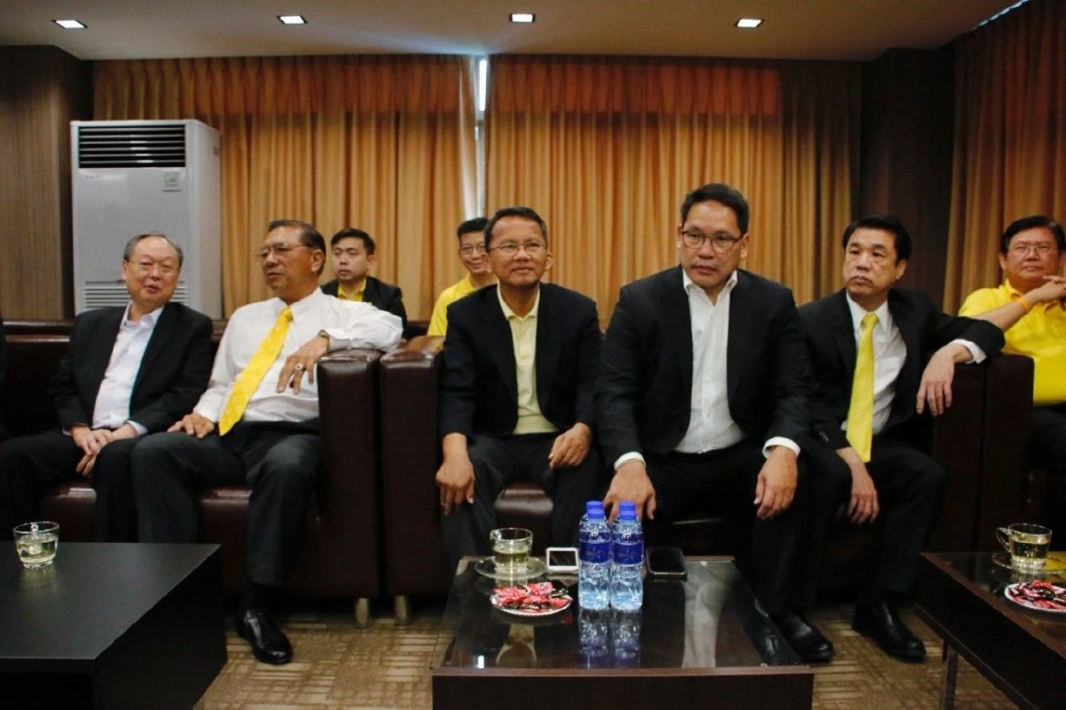 "สนธิรัตน์"หารือ"แกนนำสามมิตร" กระชับบรรยากาศพลังประชารัฐชื่นมื่น