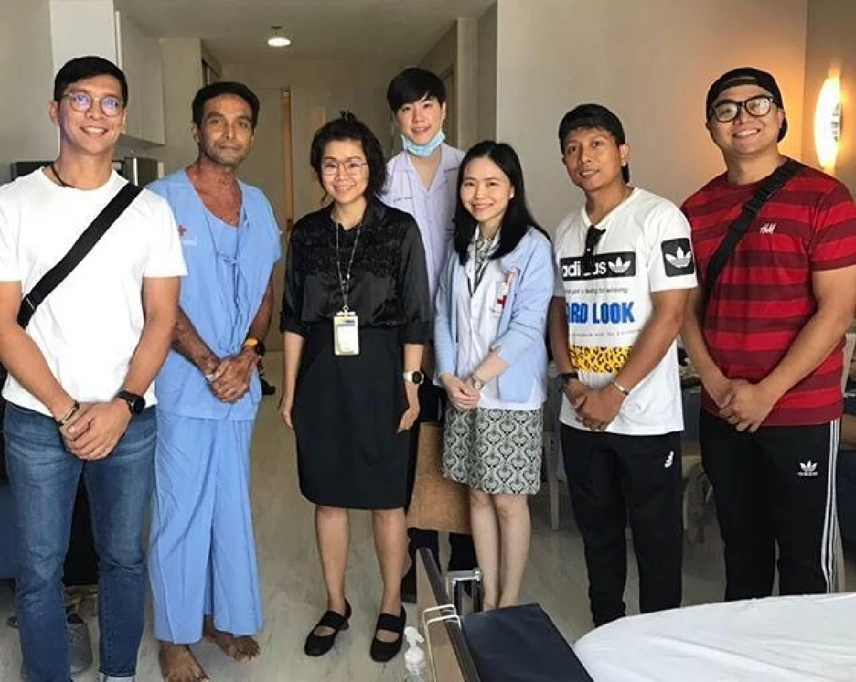 หนุ่ม คงกะพัน ช่วยทำแผลทายาให้ วินัย ไกรบุตร พร้อมอัปเดตอาการป่วย