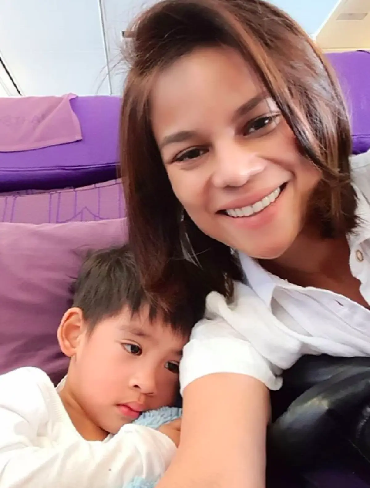 ทริปล่ม “น้องอลิน-น้องอลัน” ไข้ขึ้นสูงบินกลับไทยแอดมิทรพ. ป่วยเป็นโรคเฮอร์แปงไจนา