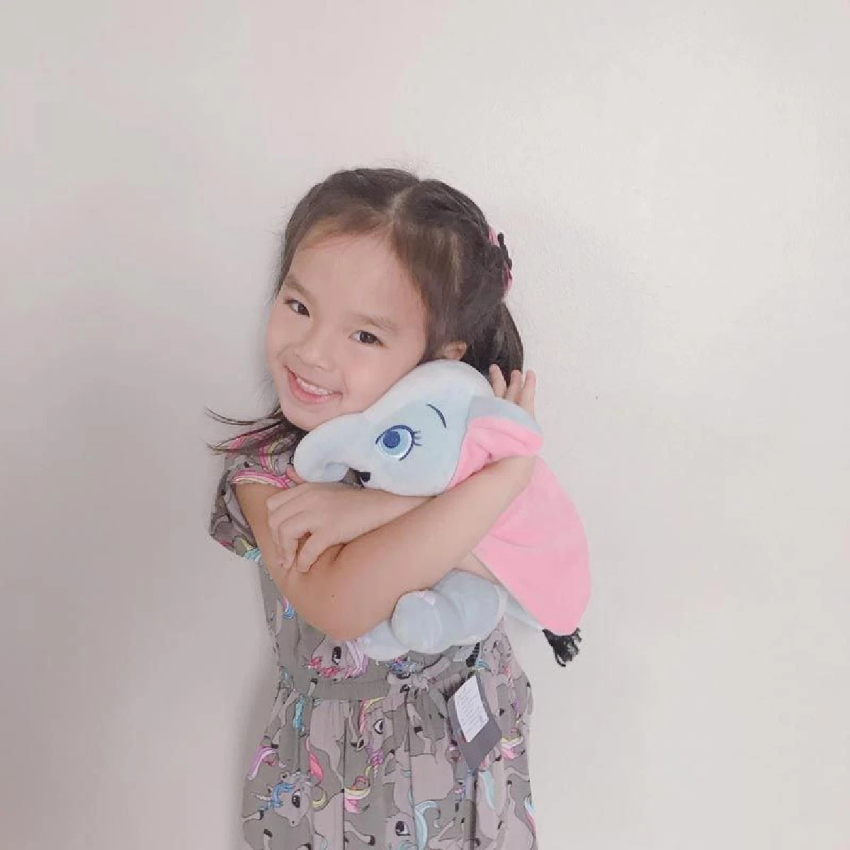 ดึกๆก็จะคึกหน่อย! แอฟ เผยหลักฐานจากกล้องวงจรปิด น้องปีใหม่ ลุกมาเต้นไม่หลับไม่นอน