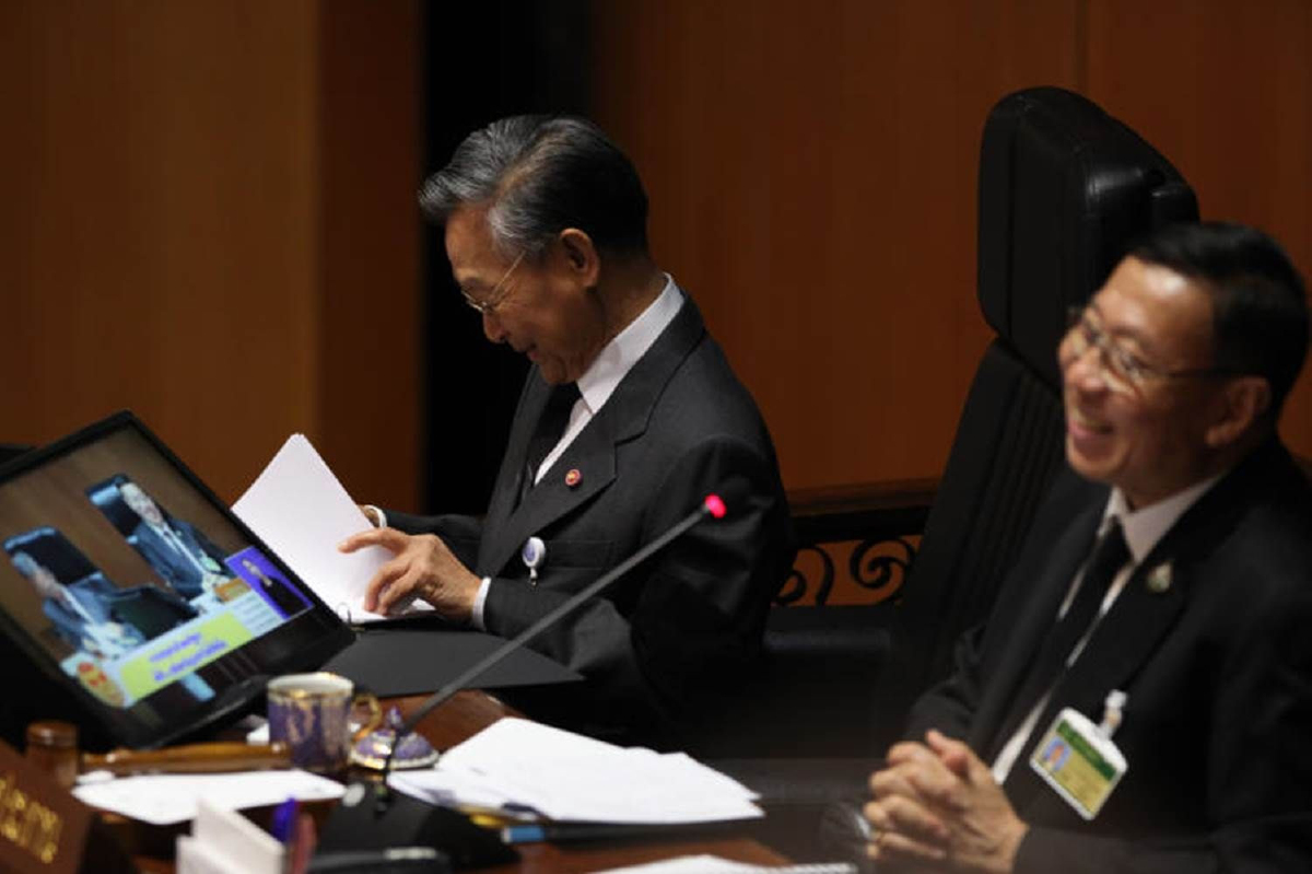 "ชวน"ยุติปัญหาใชัหลักประนีประนอมแต่งกายเข้าสภา "ชวน"ยุติปัญหาใชัหลักประนีประนอมแต่งกายเข้าสภา