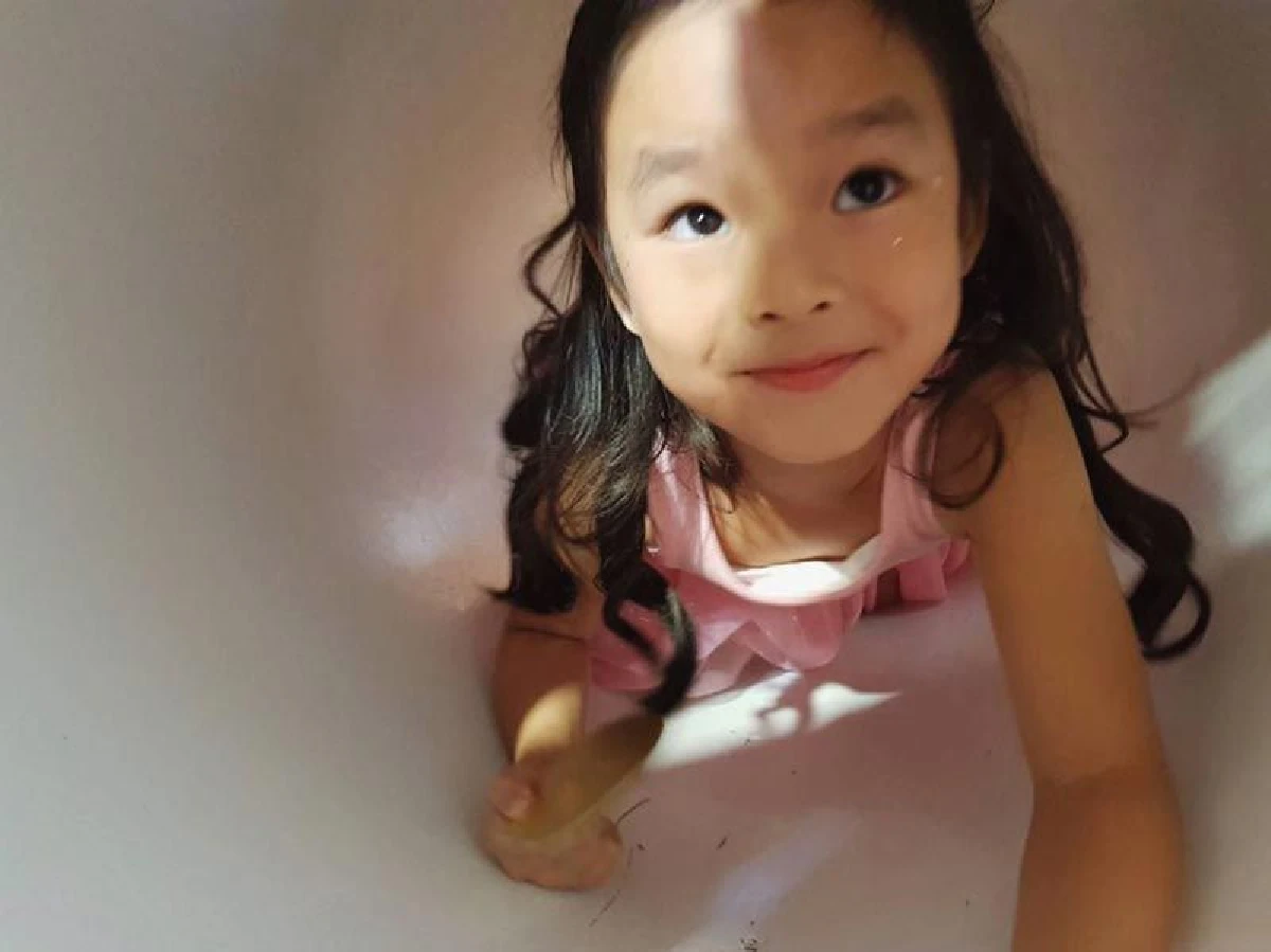 ดึกๆก็จะคึกหน่อย! แอฟ เผยหลักฐานจากกล้องวงจรปิด น้องปีใหม่ ลุกมาเต้นไม่หลับไม่นอน