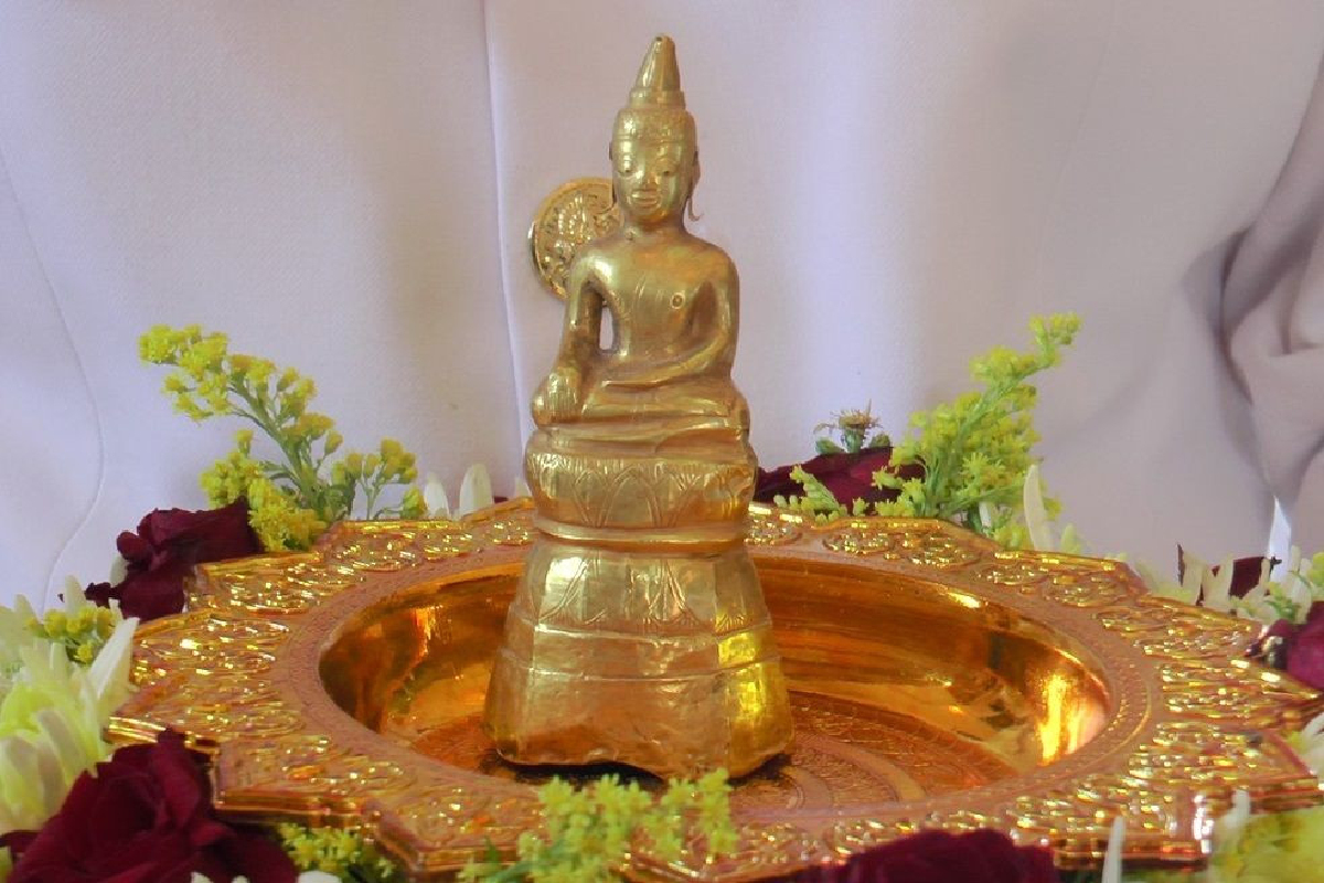 ชาวบ้านนครพนมทวงคืน3พระพุทธรูปทองคำอำเภอสงครามยอมคืนให้องค์เดียว ชาวบ้านนครพนมทวงคืน3พระพุทธรูปทองคำอำเภอสงครามยอมคืนให้องค์เดียว