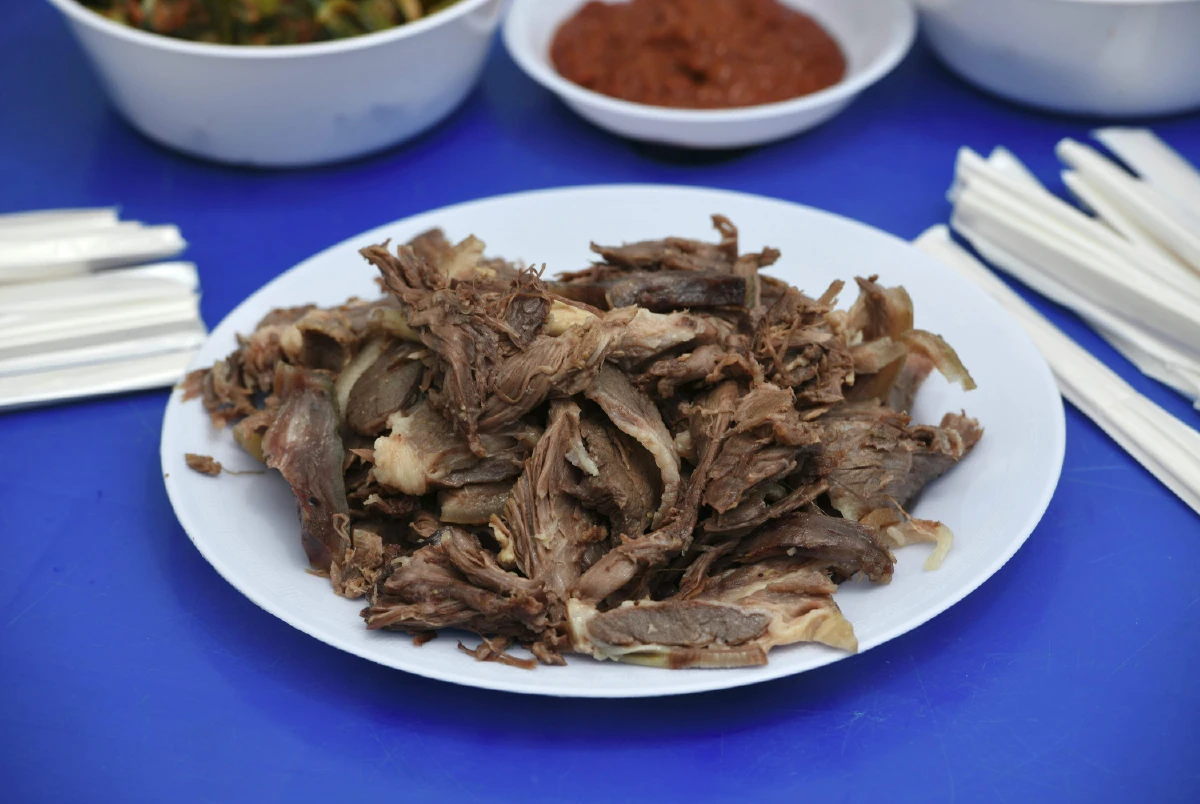 กินหมาท้าทาย เกาหลีใต้เย้ยกลุ่มประท้วงกินเนื้อสัตว์แสนรัก (ภาพชุด)