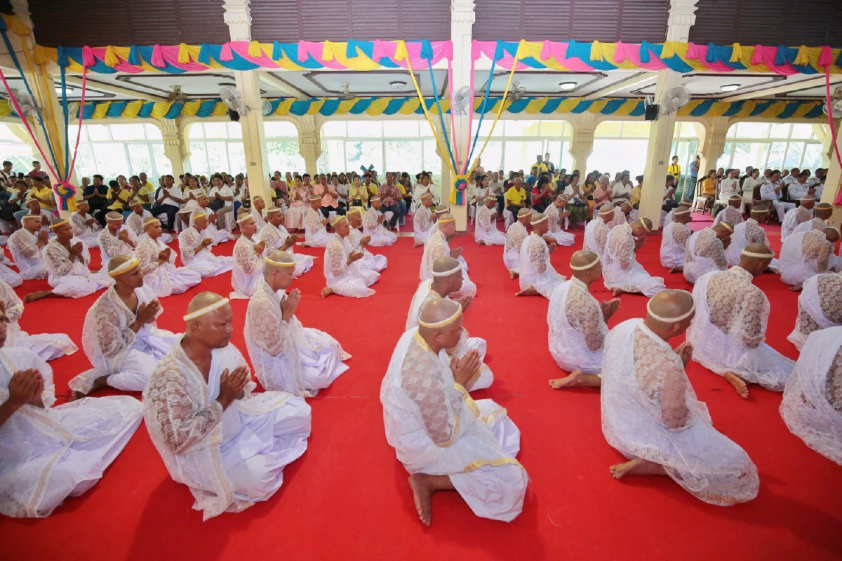 ชาวนราธิวาสพร้อมใจอุปสมบทหมู่ถวายเป็นพระราชกุศลฯ