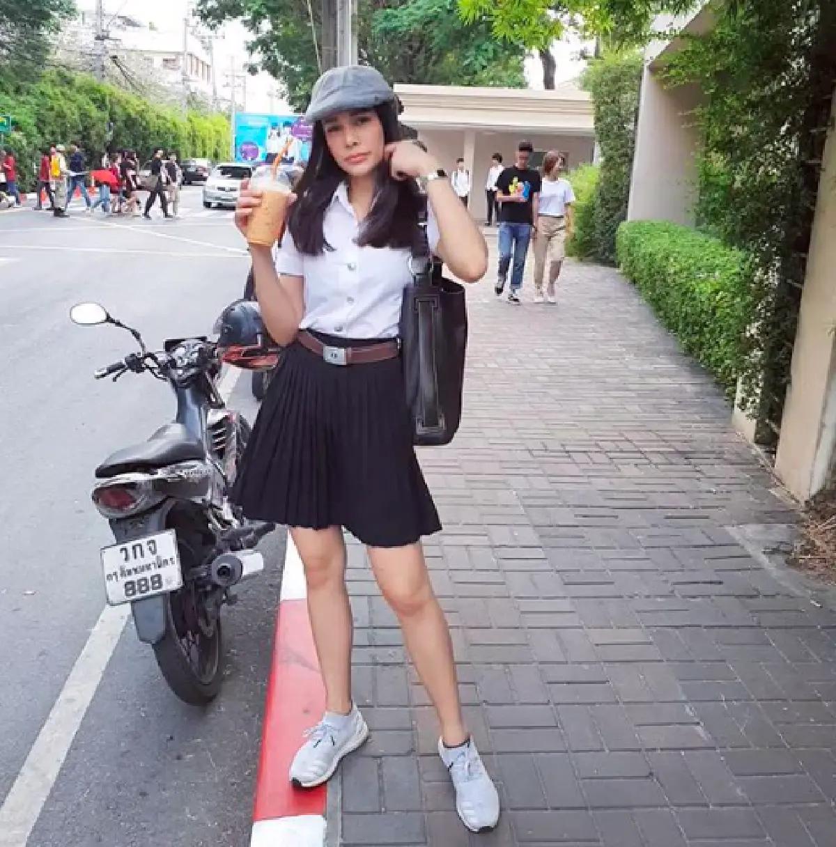 ส่องภาพชุดนักศึกษา "โกโก้ อารยะ” สาวงามจากนครพนม ผู้คว้ามงกุฎ "มิสแกรนด์ 2019"