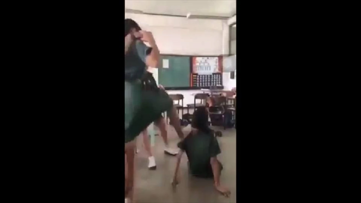 เนตรนารีรุมตบเพื่อนกลางห้องเรียนปมยืมเงิน5พัน