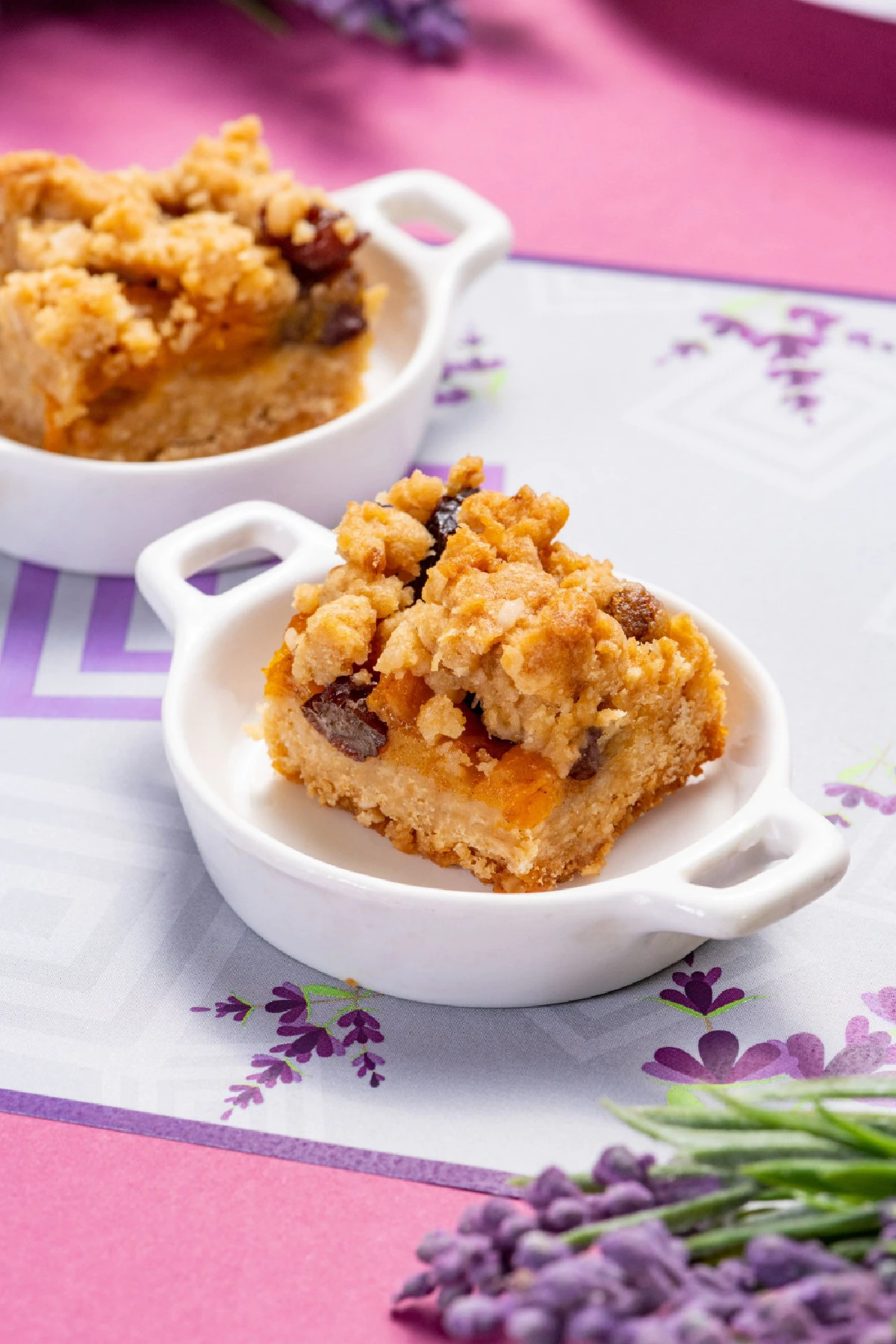 จิบน้ำชายามบ่าย ธีมสีม่วงลาเวนเดอร์ @อัพ แอนด์ อะบัฟ บาร์