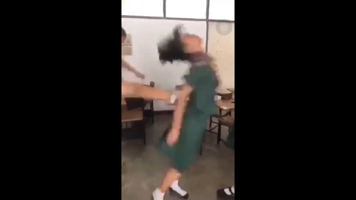 เนตรนารีรุมตบเพื่อนกลางห้องเรียนปมยืมเงิน5พัน