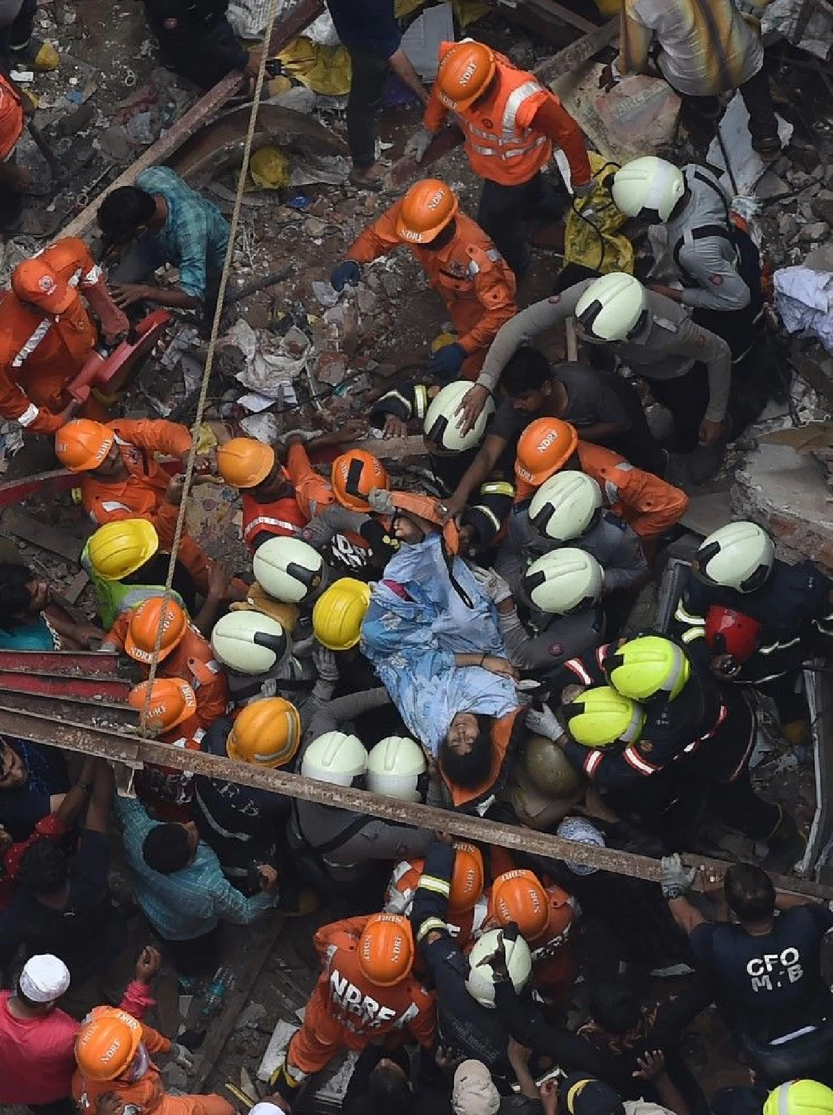 อาคารพังถล่มใน "มุมไบ"  ดับ2ศพ ติดใต้ซากกว่า40